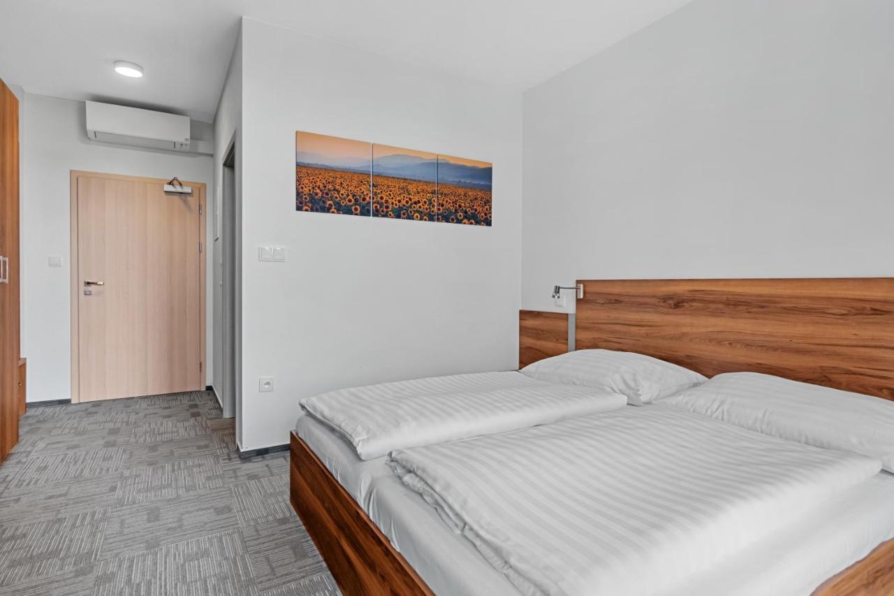 Penzion Na Namesti Dvur Kralove nad Labem Ngoại thất bức ảnh
